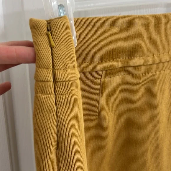 Banana republic mustard colored ribbed skirt - Picture 3 of 4